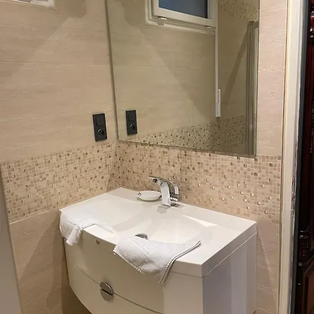Apartman Familial Au Coeur De Párizs